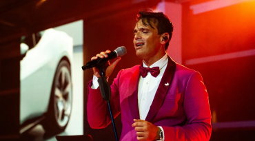 Cantare con l'iconico cavallino rampante alle spalle è stato qualcosa di magico. È stato un gra.png